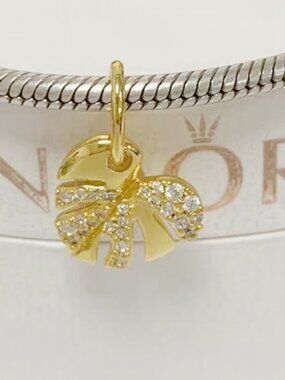 Pandora Feuille de Monstera Scintillant Charm Pendant